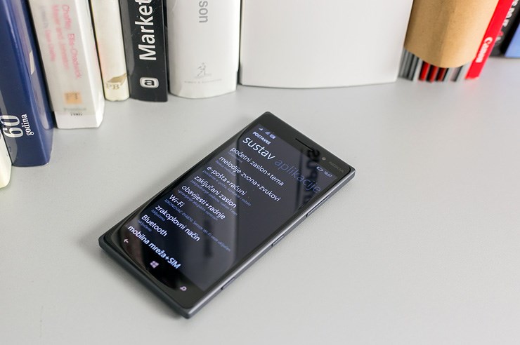 Nokia Lumia 830 (8).jpg